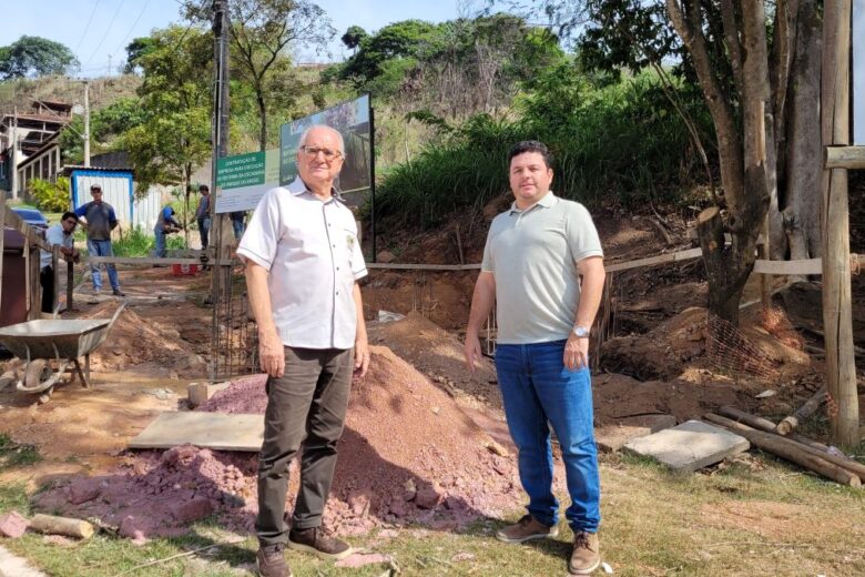 Pórticos do Parque do Areão em João Monlevade começam a ser construídos Pórticos do Parque do Areão em João Monlevade começam a ser construídos
