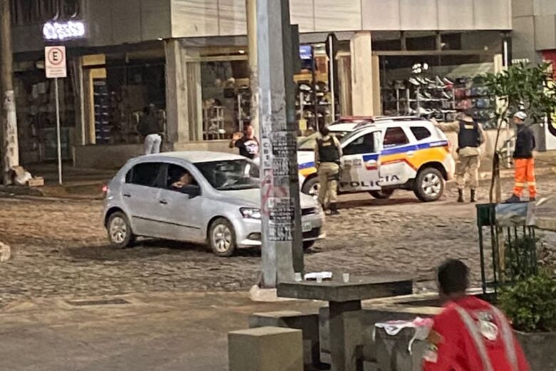 Homem armado faz criança refém em Santa Bárbara