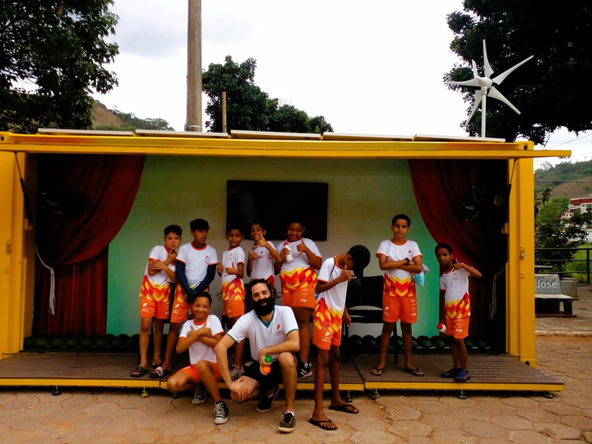 Projeto leva arte e cultura para crianças e adolescentes de Santa Maria de Itabira