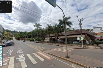 Trânsito na rua Joaquim Morais de Brito, em frente a Rodoviária de Itabira, está totalmente interditado