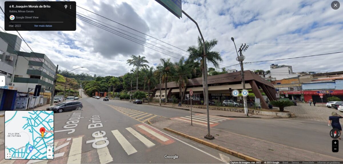 Trânsito na rua Joaquim Morais de Brito, em frente a Rodoviária de Itabira, está totalmente interditado
