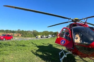 Carreta tomba e complica trânsito na BR-040 nesta quinta-feira