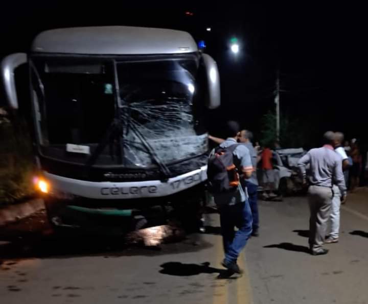 Colisão frontal mata duas pessoas em Rio Piracicaba