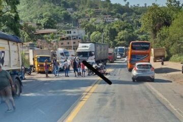 Acidente próximo à ponte Rio das Velhas complica trânsito na BR-381