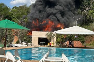 Itabira: incêndio atinge caramanchão do Clubinho, na Vila Técnica da Conceição