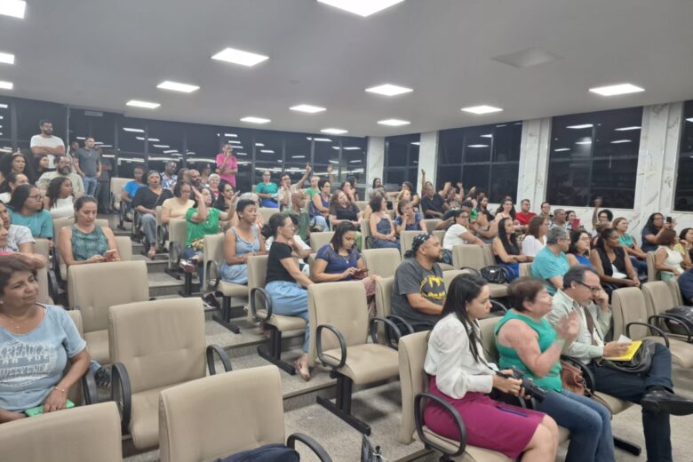 Contra paralisação dos professores na semana que vem, servidores protocolam denúncia no MP