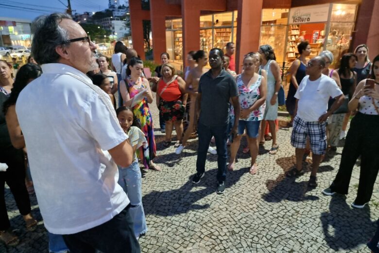 Secretária de Educação reforça apoio do governo à paralisação dos professores e diz que aulas serão repostas