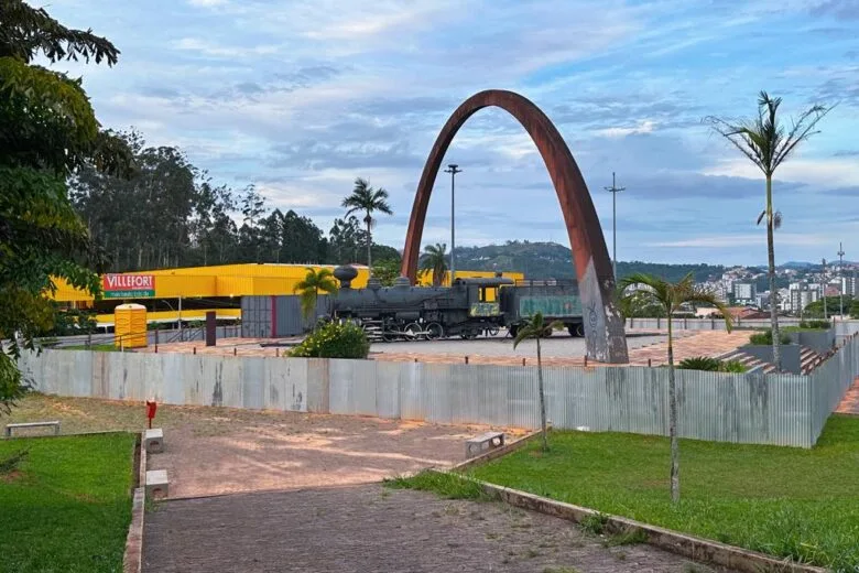 Itabira: Maria Fumaça da Praça do Areão começa a ser reformada; saiba mais!