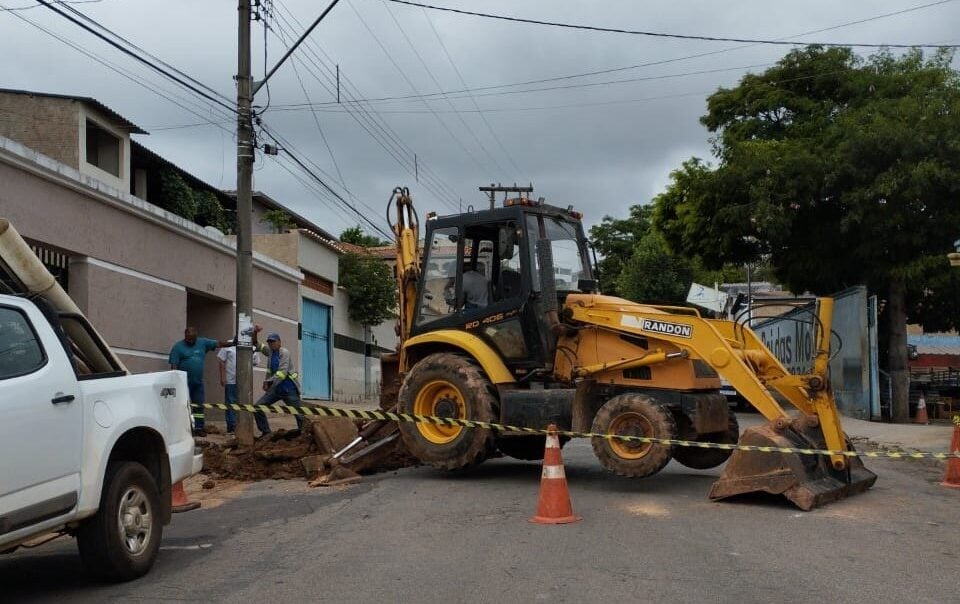 Rompimento de rede interrompe o abastecimento de água em três bairros de Itabira