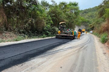 São Gonçalo do Rio Abaixo: Asfaltamento da estrada de Peti chega próximo ao Gralhos