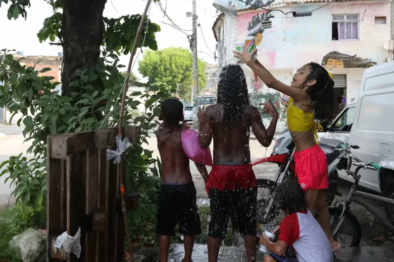 Estudo aponta risco climático para Complexo de Favelas da Maré Estudo aponta risco climático para Complexo de Favelas da Maré