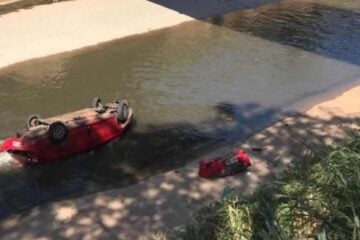 Motorista perde controle do carro e veículo cai no Rio Arrudas, em BH