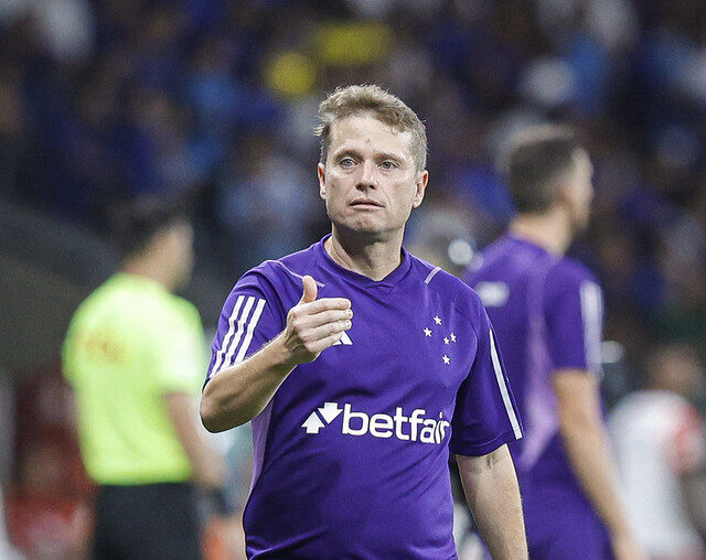 técnico interino do cruzeiro