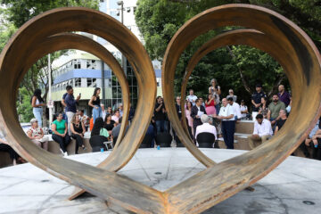 Belo Horizonte inaugura monumento em memória às vítimas da covid e profissionais da saúde