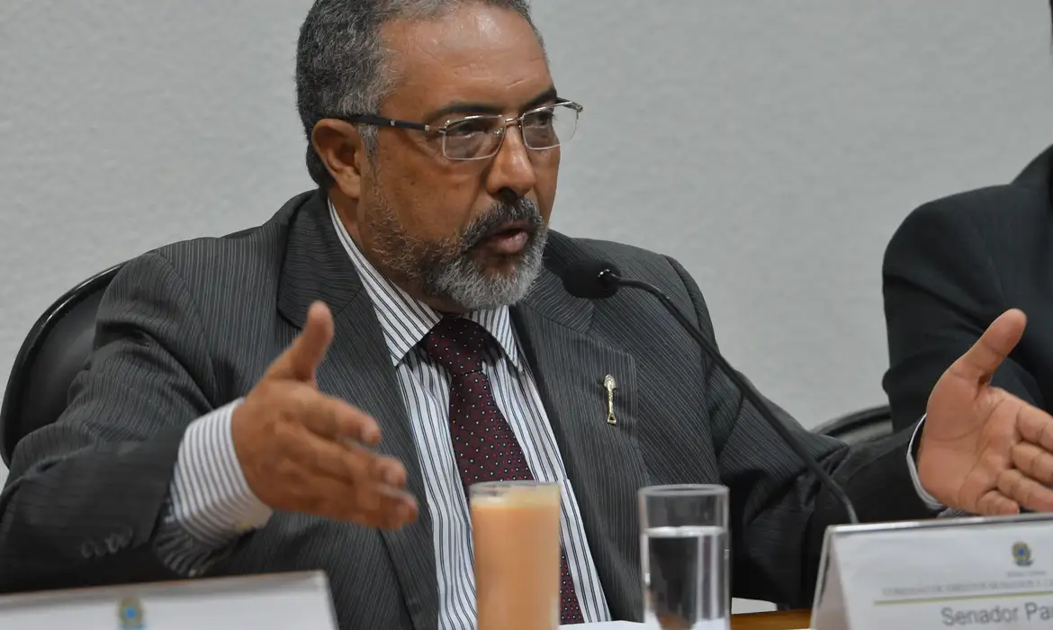 A jornada poderá ser reduzida ao limite mínimo de 30 horas semanais. Foto: Antônio Cruz/Agência Brasil