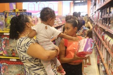 Faça as suas compras no comércio itabirano e concorra a prêmios da campanha Show de Natal da CDL