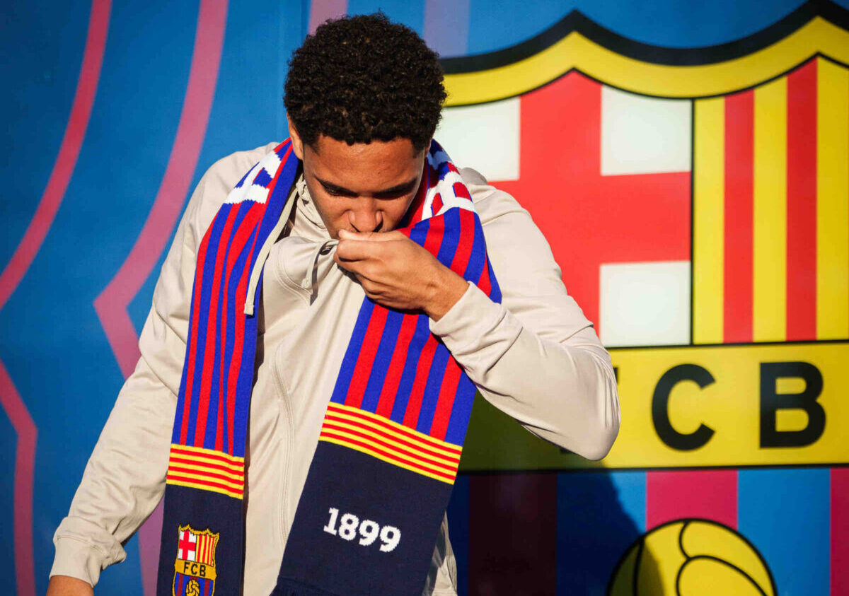 Vitor Roque, ex-Cruzeiro, desembarca em Barcelona e pode fazer estreia contra o Las Palmas no dia 4
