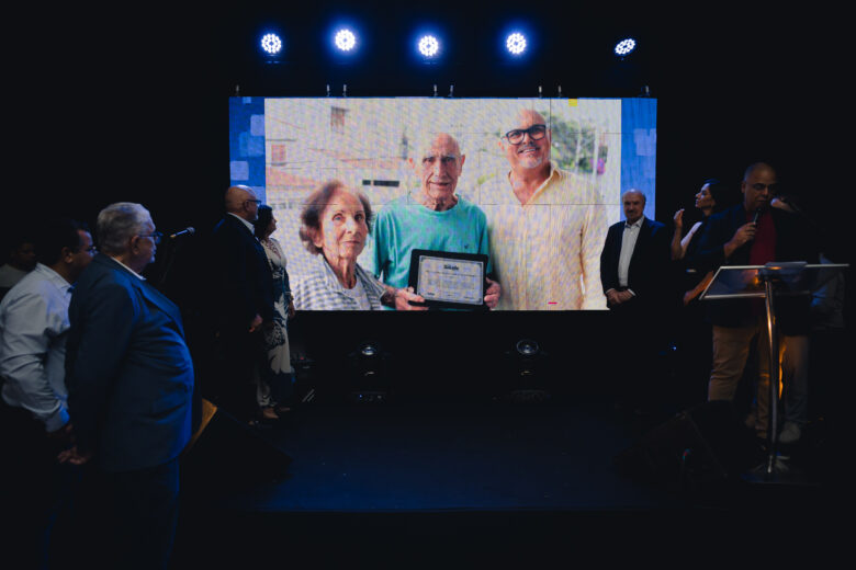 DeFato homenageou o médico Dr. Colombo no lançamento da Revista Saúde e Bem-Estar