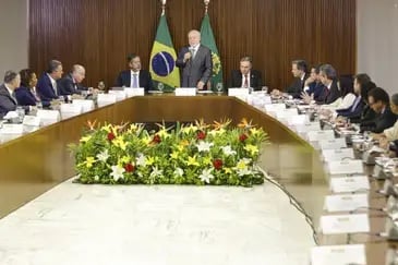 Brasil assume G20 com foco em fome, clima e governança global