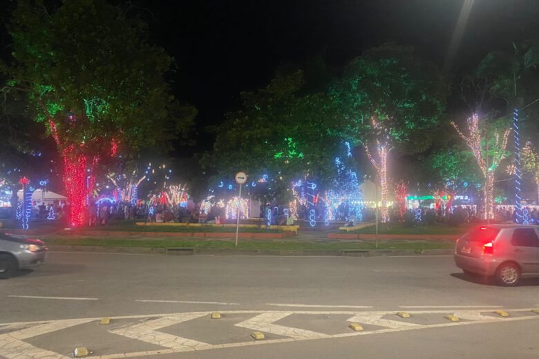 Itabira: luzes de Natal são acesas na noite desta quarta-feira (6)