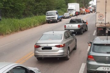 Colisão entre carro e carreta deixa feridos na BR-381, em Ravena