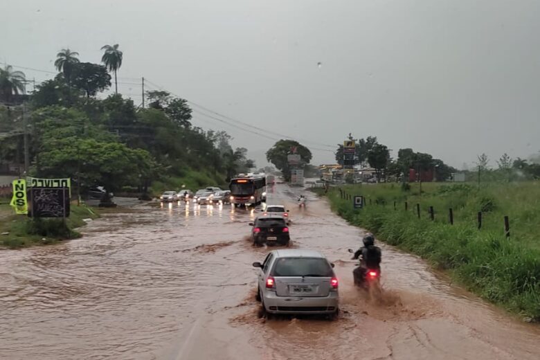 Rodovias mineiras têm 49 interdições parciais e diversos pontos de risco