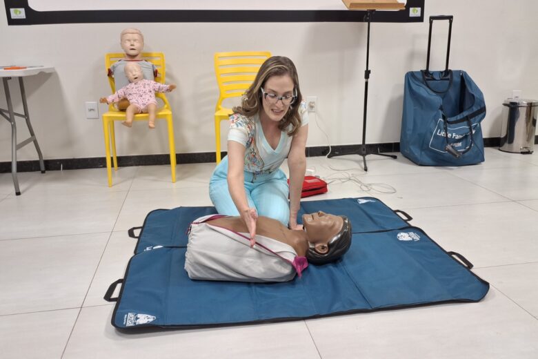 “Mãos que Salvam” oferece treinamento gratuito para atendimento de vítimas de paradas cardiorrespiratórias