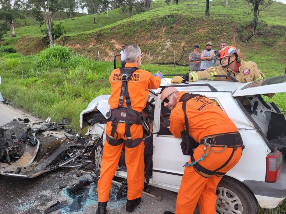 Vespasiano: acidente na MG-424 deixa dois homens feridos