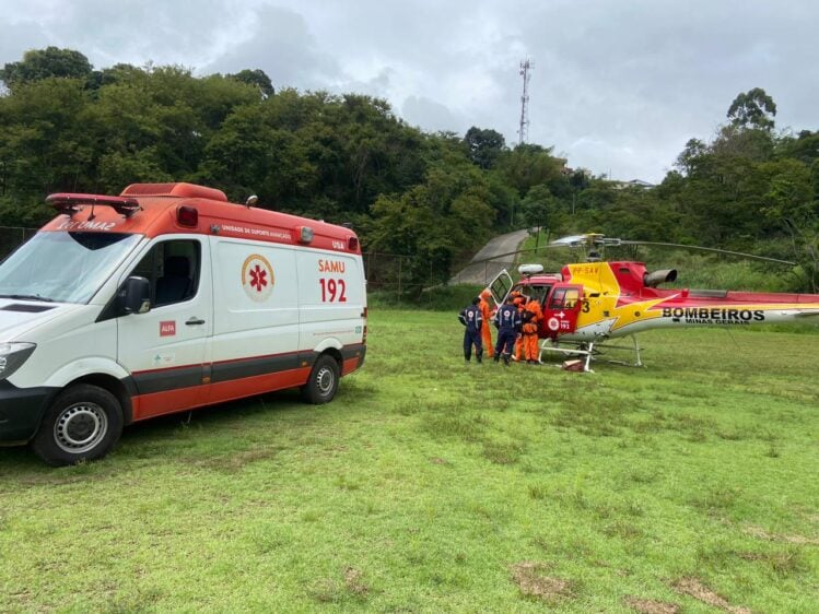 Homem cai do telhado e é levado de helicóptero para BH