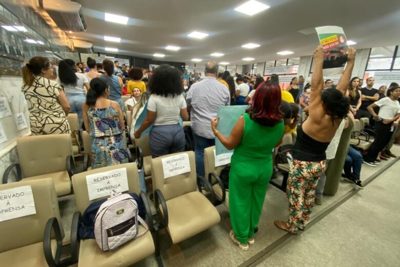 Servidores entram em estado de greve até plano de cargos ser votado