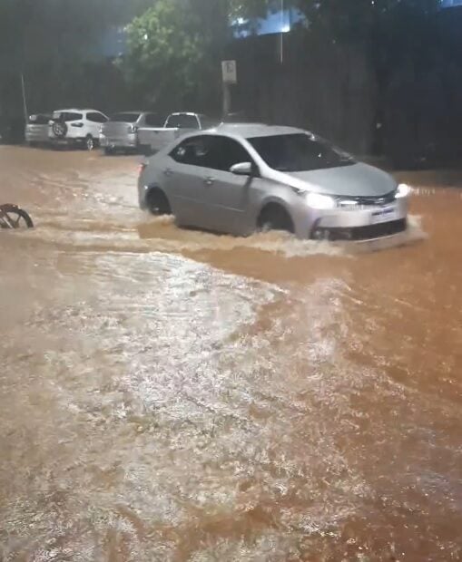 Forte chuva deixa estragos em cidades do Vale do Aço