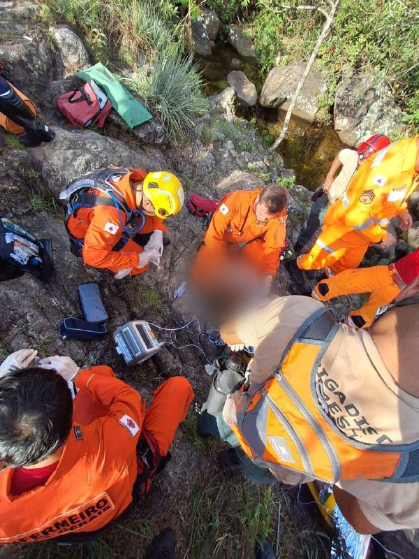 Homem se perde de grupo em trilha, sofre parada cardíaca e morre em MG