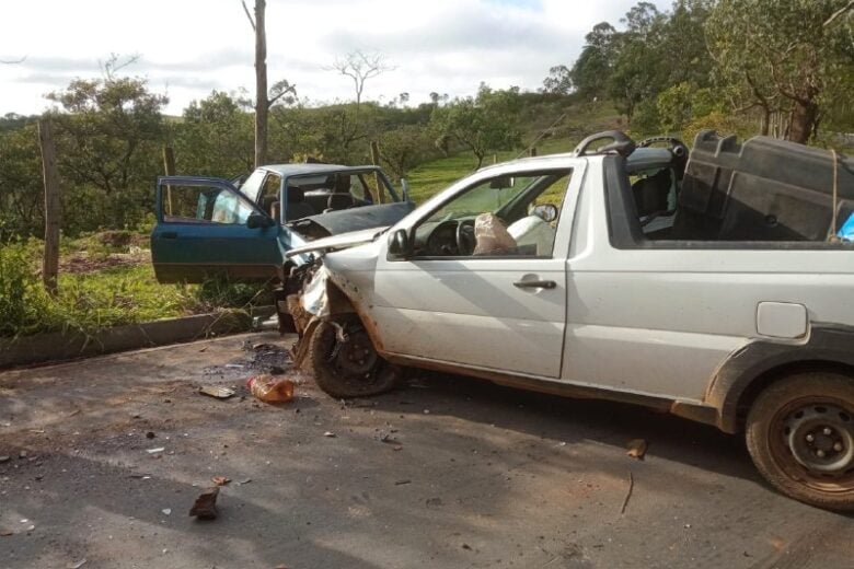 Colisão frontal deixa vítimas com ferimentos graves em São João del-Rei