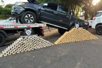 Policial rodoviário federal é preso por transporte de 326 tijolos de cocaína e crack