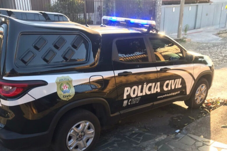 Homem que matou cinco filhotes de cachorro a marteladas é indiciado pela Polícia Civil