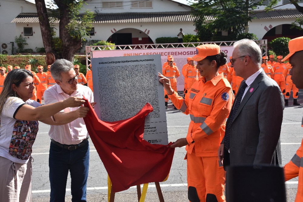 placa em homenagem às vítimas do rompimento da barragem de Brumadinho