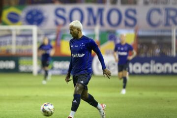 Em grande partida de Matheus Pereira, Cruzeiro estreia com vitória no Mineiro