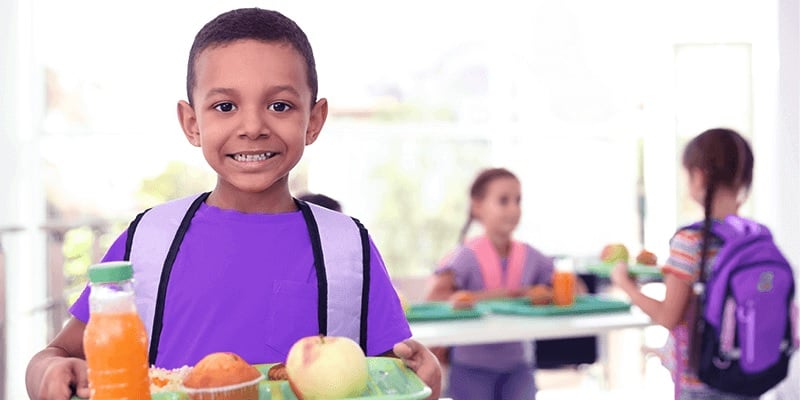 Nutricionista do Hospital Márcio Cunha dá dicas de alimentação inteligente para a volta às aulas