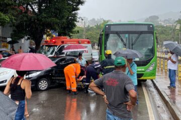 Acidente com ônibus da Cisne mobiliza Samu e Bombeiros no Centro de Itabira