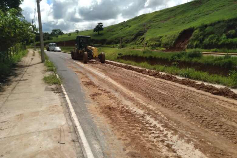 Após queda de talude, trânsito é liberado na avenida Integração