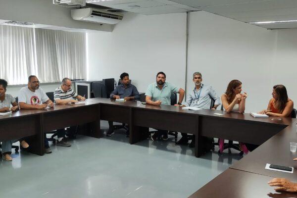 Sem acordo com a Prefeitura, professores de BH aprovam indicativo de greve