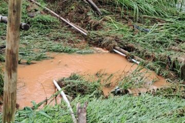 Itabira: enxurrada rompe rede de abastecimento no bairro Chapada