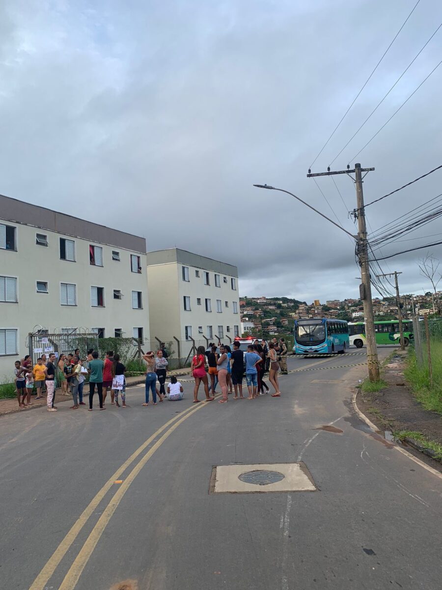 Empreiteira emite nota oficial sobre problemas no Residencial Fênix, em Itabira