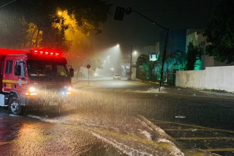 Defesa Civil e Corpo de Bombeiros alertam para chuvas fortes nos próximos dias em Minas