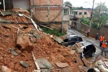 Por conta das chuvas e risco de deslizamento, 73 famílias foram retiradas de casa em BH