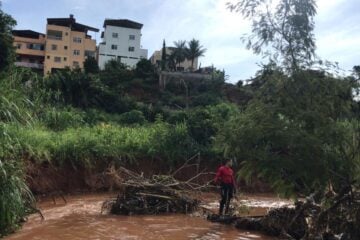 Bombeiros encontram corpo de homem que foi arrastado por enxurrada em Minas