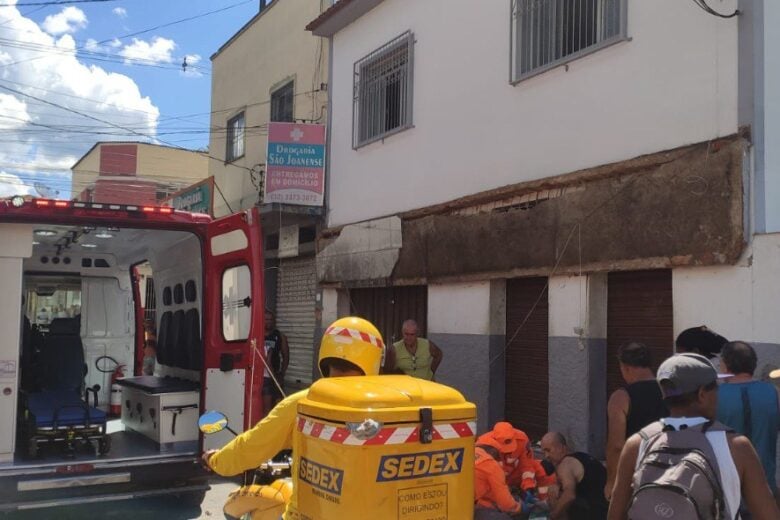 Marquise desaba e atinge senhora em São João del-Rei