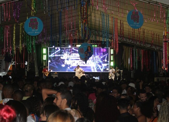 Carnaval de Itabira: confira a galeria de fotos deste domingo na Praça do Pará