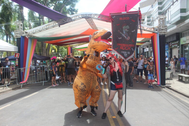 Confira a galeria de fotos do último dia de pré-carnaval em Itabira