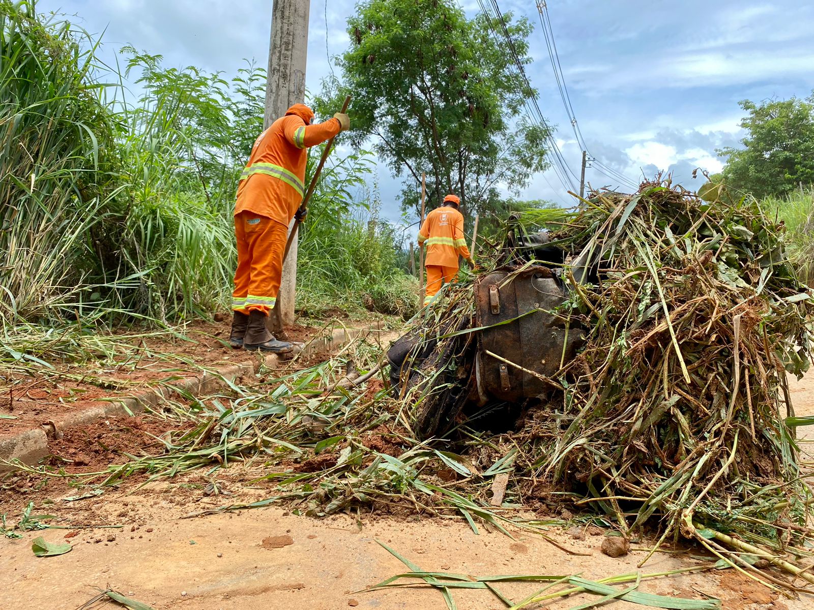 Equipes de limpeza da Prefeitura de Ipatinga recolheram mais de três toneladas de lixo somente em janeiro